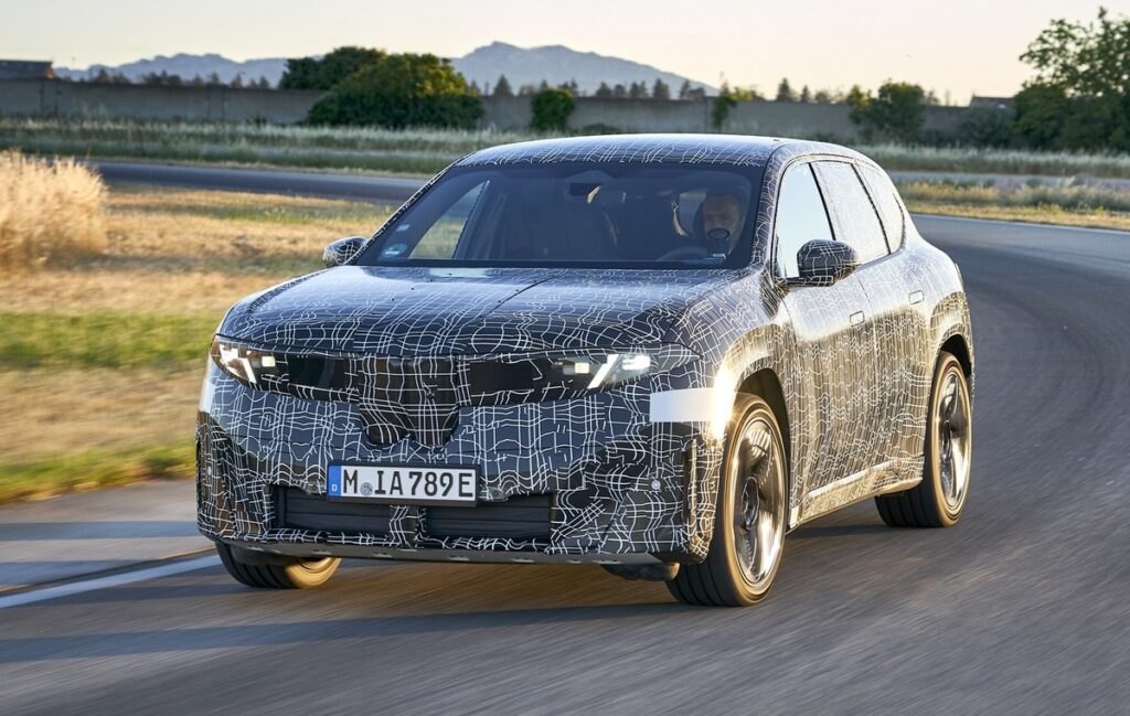 BMW готовит инновационный электрокар с китайским ИИ
