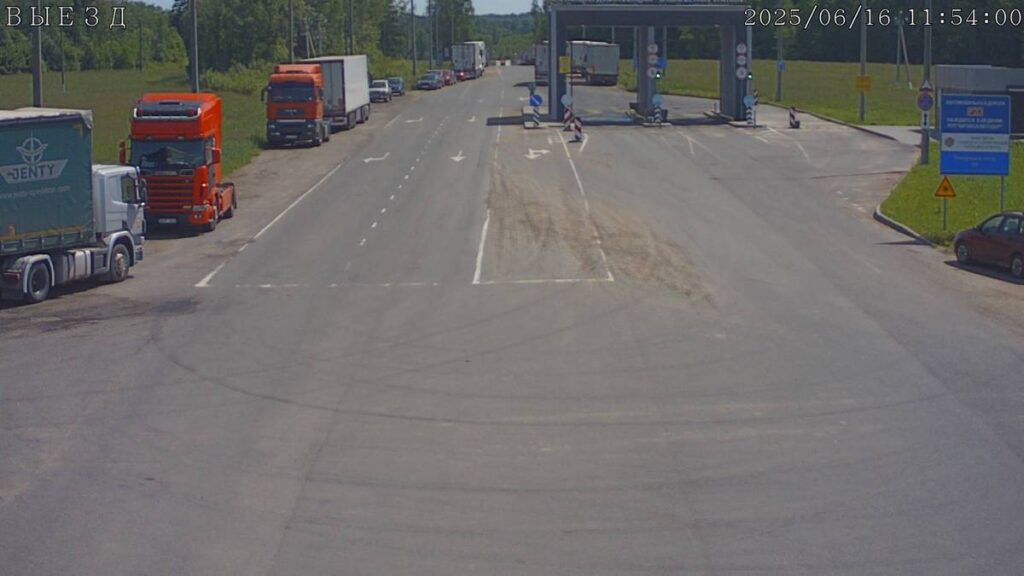 Въезд в ЕС: в очередях на границе более 3 000 автомобилей, фуры простаивают сутками